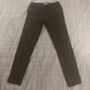Beautiful black brocade damask jeans size 6